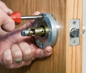 City Locksmith Store Country Club Hills, IL 708-401-1084 City Locksmith Store Country Club Hills, IL 708-401-1084 - 13-New-Locks-Installation
